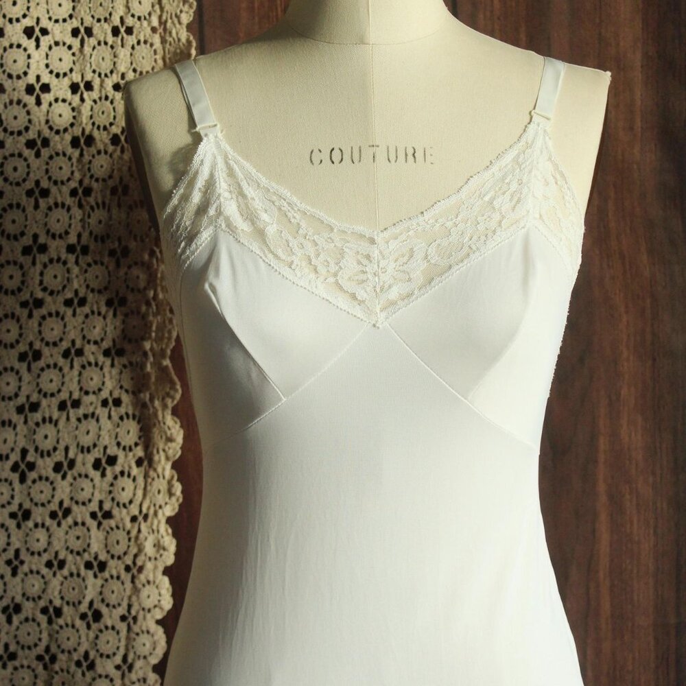 Vintage 1970s Slip, Montgomery Ward Ankle Length White Nightgown, Size 10/32 - Picture 3 of 11